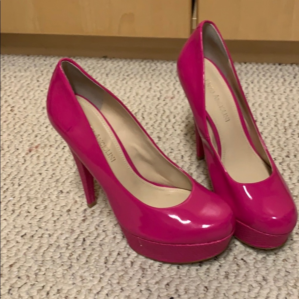 Hot pink platform pump